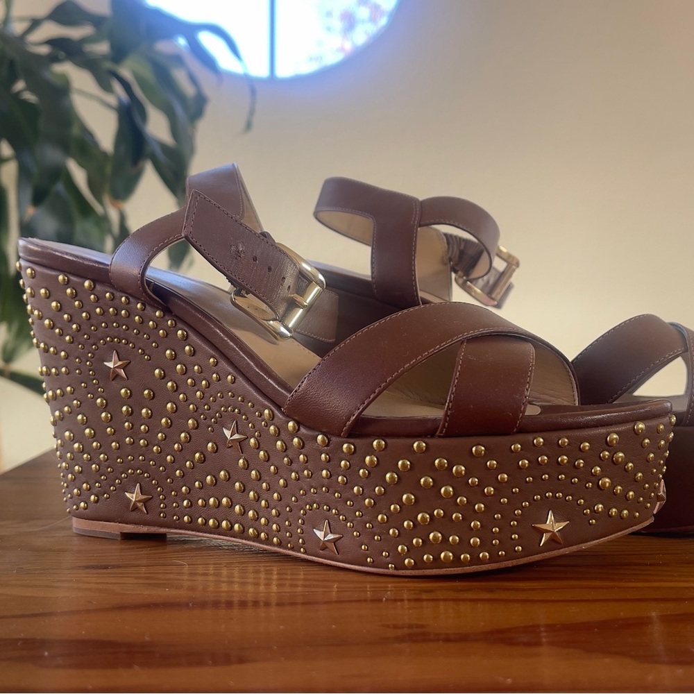 Plataform unique sandals!